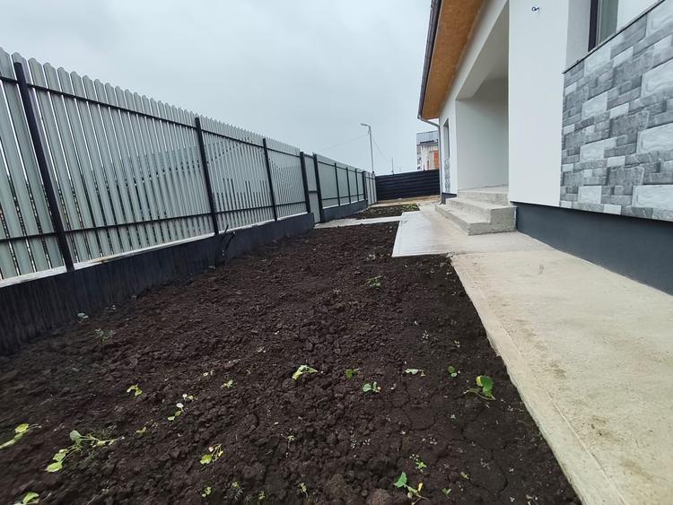 Casă individuală cu 4 camere cu Teren 350 Mp în Joița