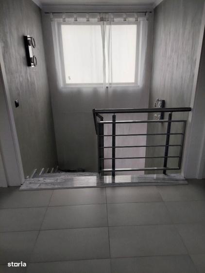 Casă cu 4 camere în Turnișor