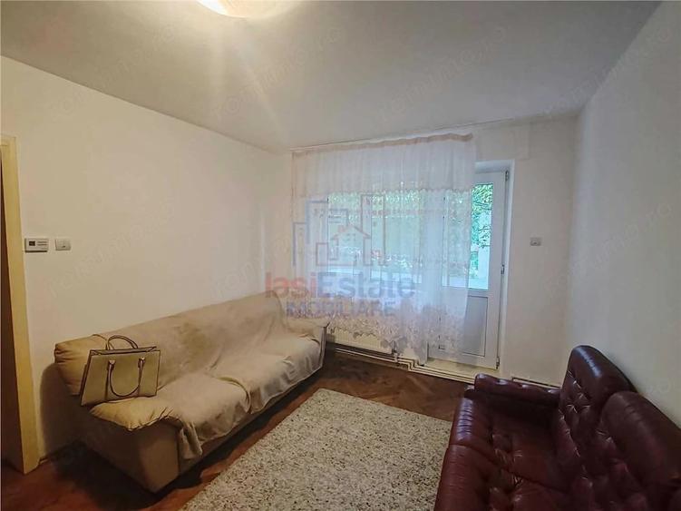 Apartament cu 2 camere semidecomandat în Filiași