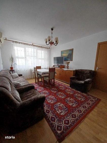 Apartament cu 3 camere, mobilat în Vitan
