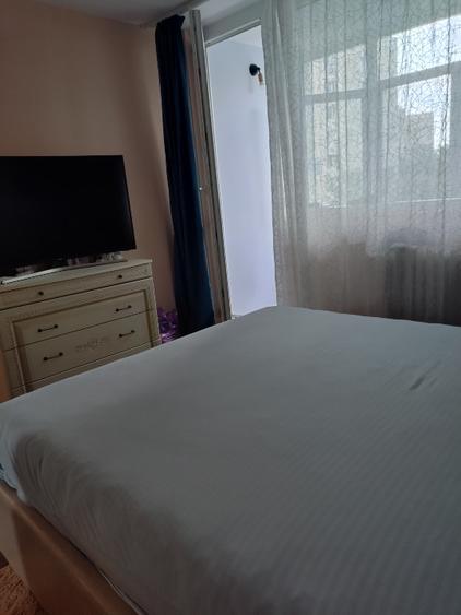 Apartament cu 3 camere decomandat în Titan