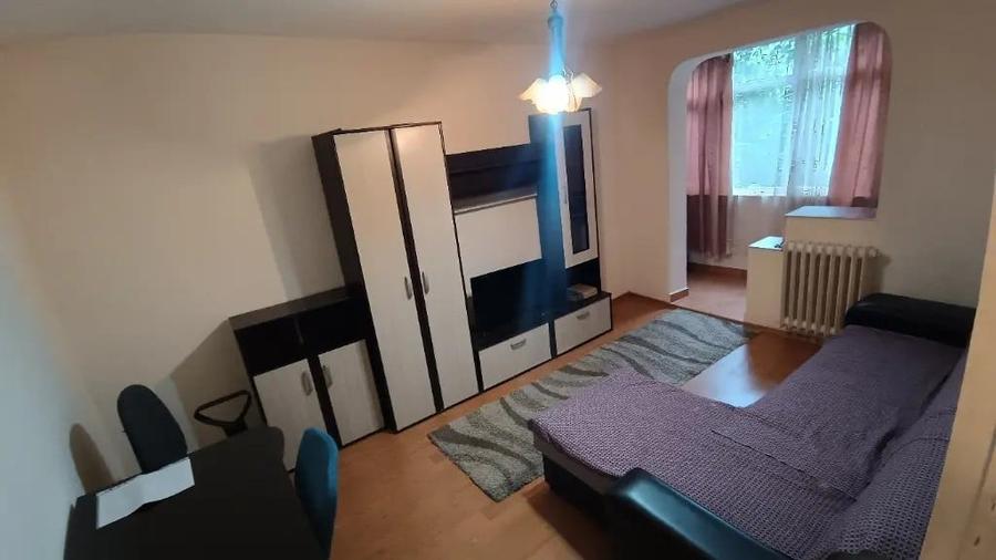 Apartament cu 2 camere decomandat în Podu Roș
