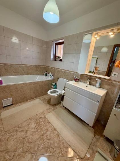 Duplex cu 3 camere cu Canalizare în Micești