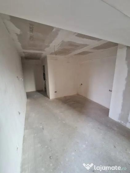 Apartament cu 3 camere decomandat în George Enescu