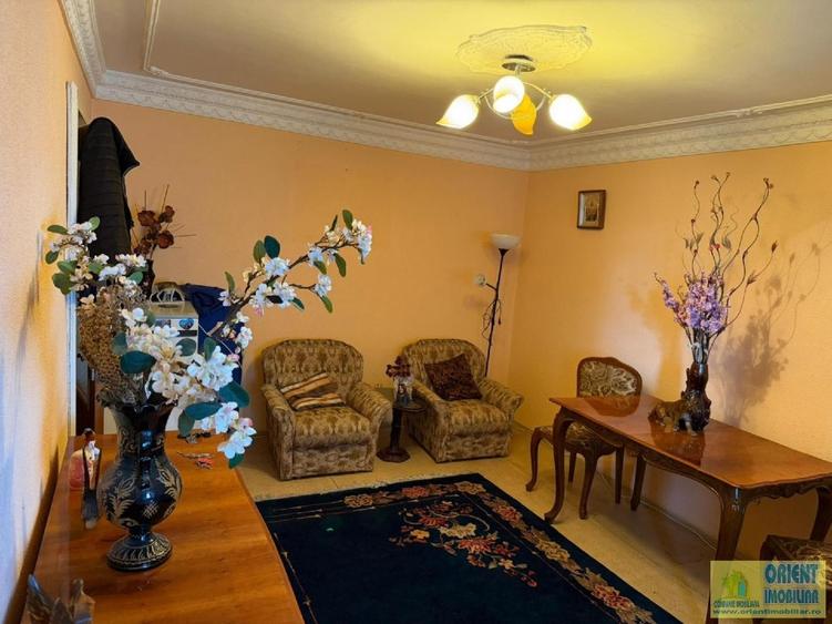 Apartament cu 3 camere decomandat în Km 4-5
