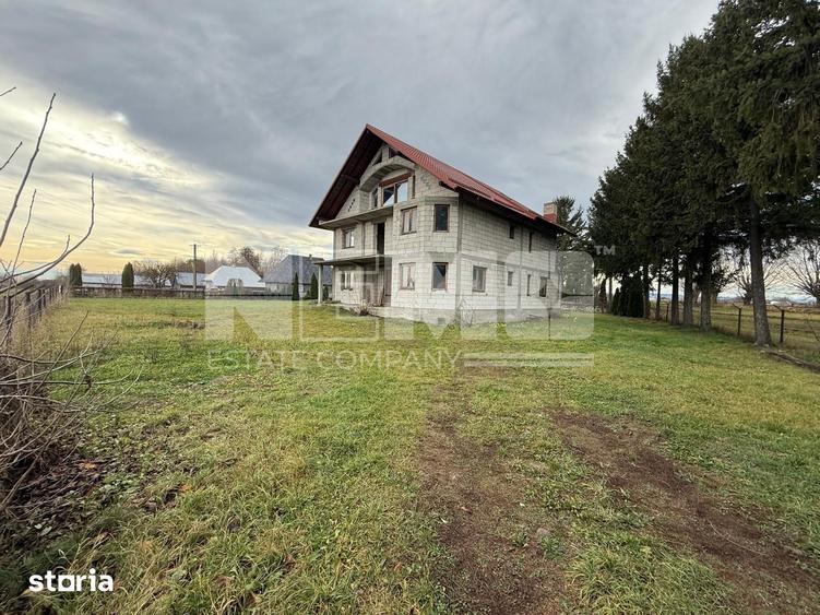 Casă cu 8 camere cu Teren 1674 Mp în Vicovu de Sus