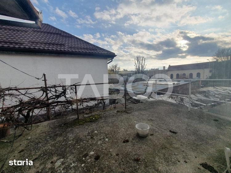 Casă cu 4 camere cu Teren 374 Mp în Central