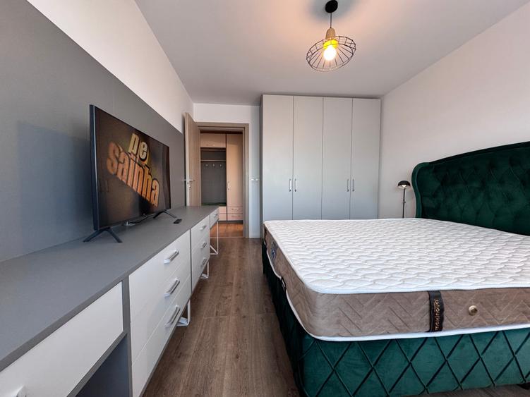 Apartament cu 2 camere decomandat în P-ta Presei Libere