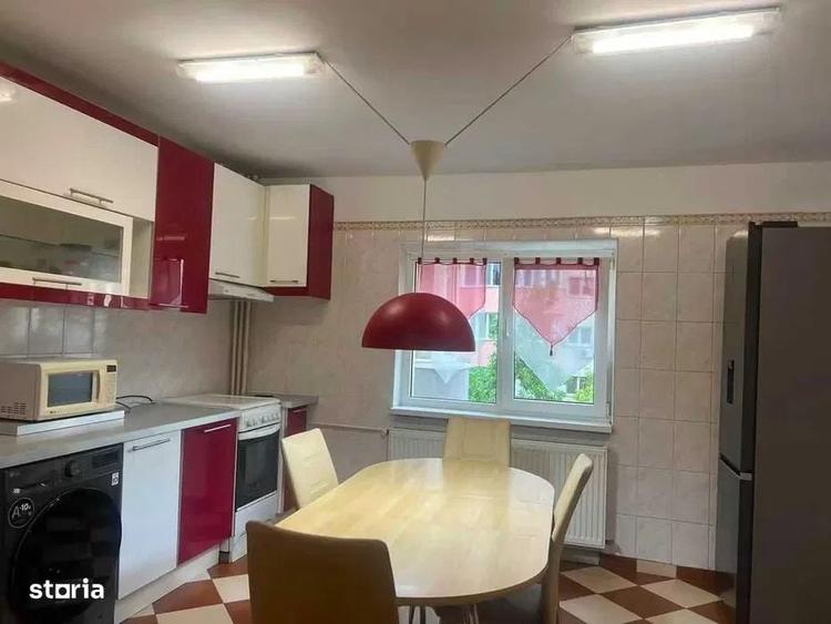 Apartament cu 4 camere decomandat în Ciupercenii Noi