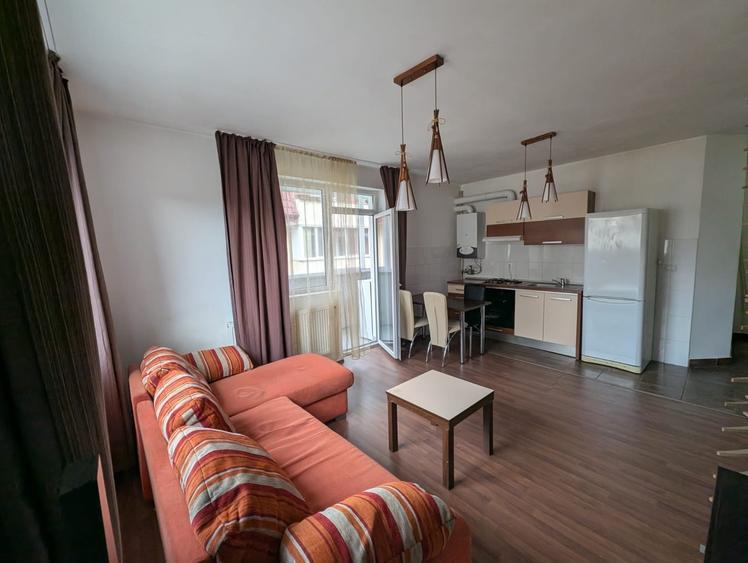 Apartament cu 2 camere semidecomandat, mobilat în Florești