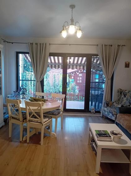 Casă cu 5 camere cu Teren 240 Mp în Tei