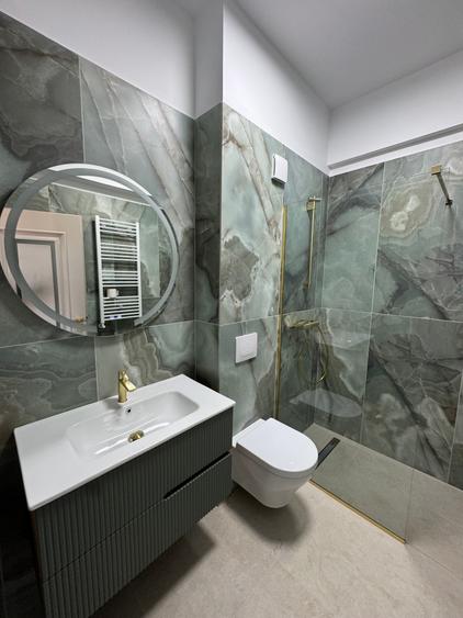 Apartament cu 3 camere decomandat în Sisești