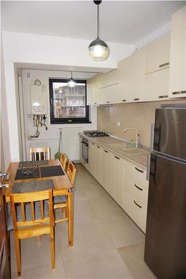 Apartament cu 2 camere semidecomandat, mobilat în 1 Mai