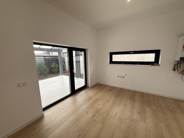 Casă individuală cu 3 camere cu Teren 380 Mp în Micești