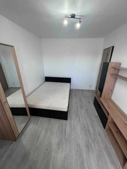 Garsonieră decomandată în Podu Roș