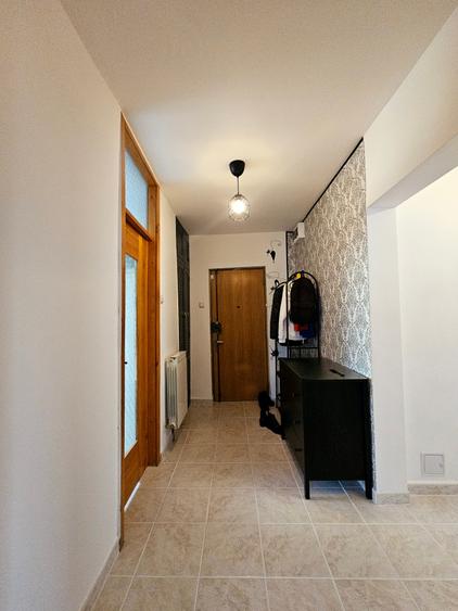 Apartament cu 3 camere decomandat, mobilat în Nerva Traian