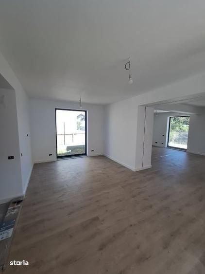 Casă cu 4 camere în Băneasa