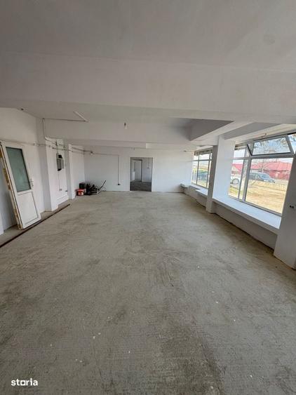 Spațiu comercial, de 100 mp, în Sascut
