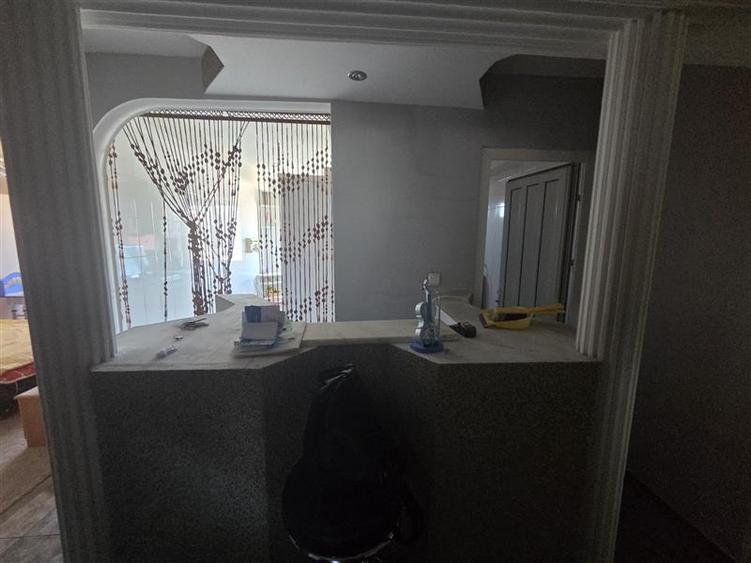 Apartament cu 4 camere decomandat în Ostroveni