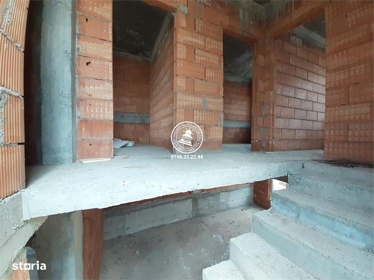 Casă cu 4 camere în Uricani