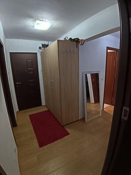 Apartament cu 3 camere decomandat în Coman