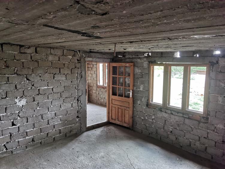 Casă cu 4 camere în Negrași