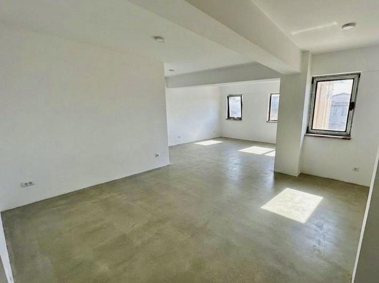 Apartament cu 3 camere decomandat în Aviației