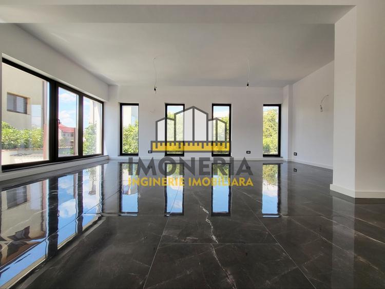 Casă individuală cu 5 camere cu Canalizare în Titan
