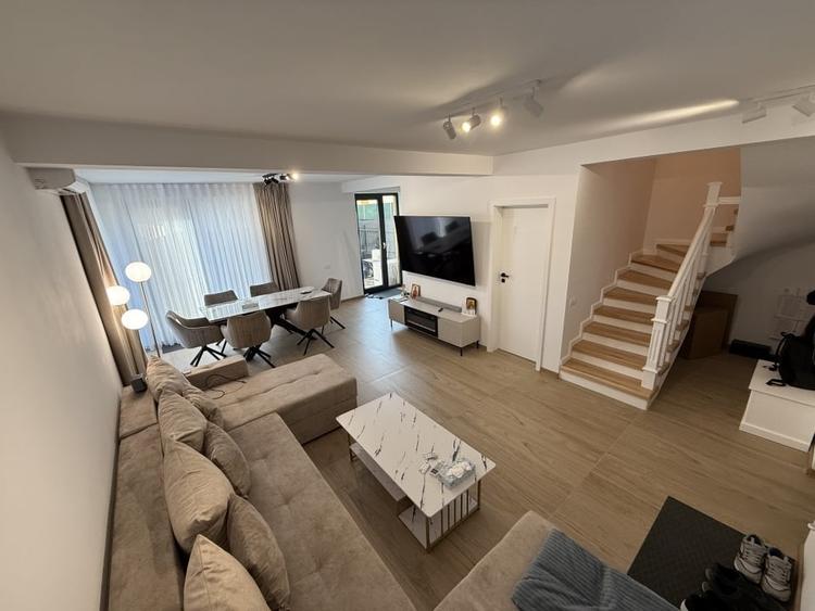 Casă cu 4 camere cu Teren 156 Mp în 1 Decembrie