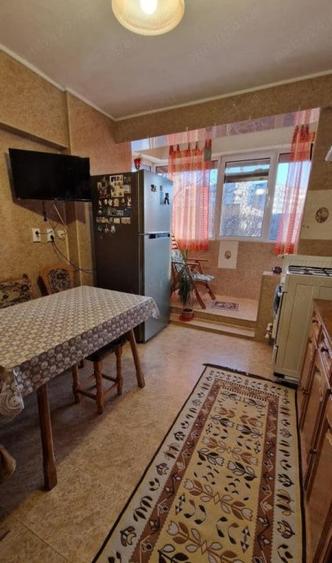 Apartament cu 3 camere decomandat, mobilat în Gorjului