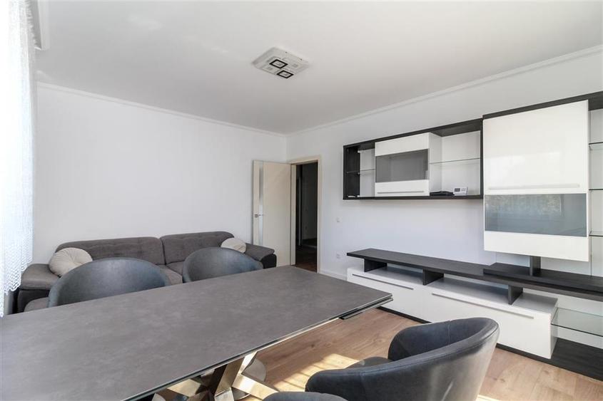Apartament cu 2 camere decomandat, mobilat în Borhanci