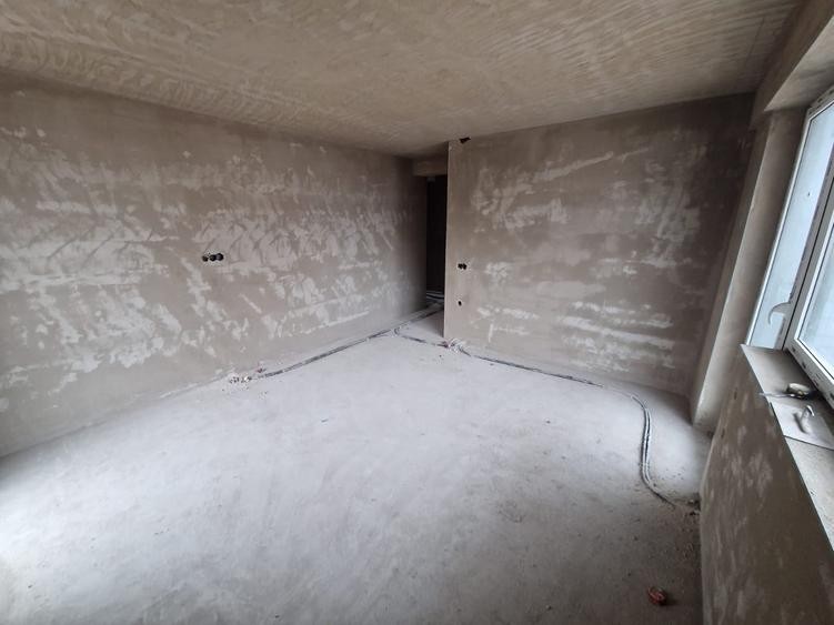 Apartament cu 2 camere decomandat în Dâmbul Rotund