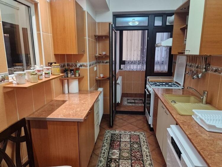Apartament cu 3 camere semidecomandat, mobilat în Dorobanți