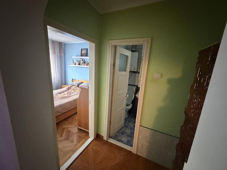 Apartament cu 4 camere semidecomandat în Central
