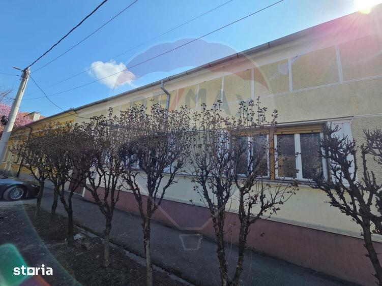 Casă cu 5 camere cu Teren 1010 Mp în Ultracentral