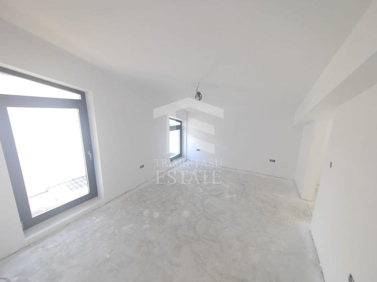Casă individuală cu 5 camere cu Piscina în Est