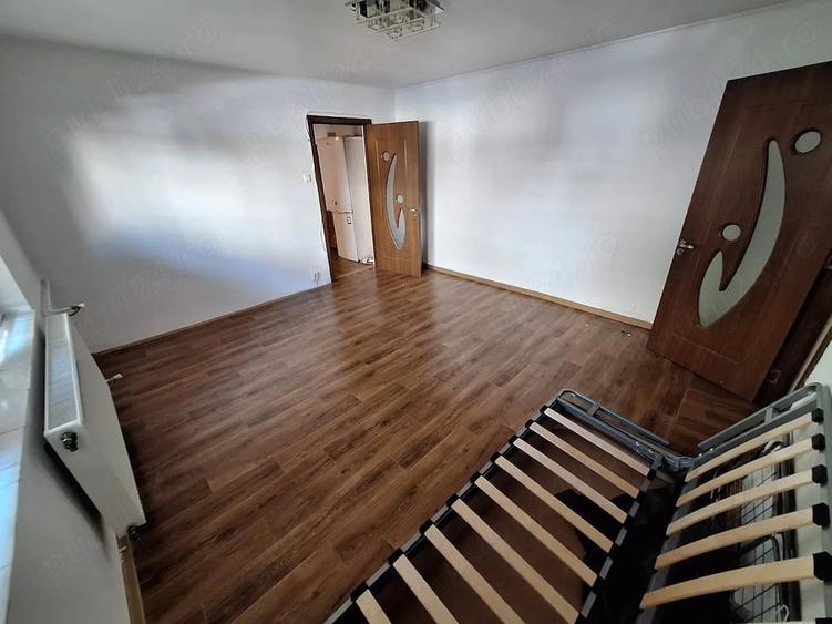 Apartament cu 2 camere semidecomandat în Soarelui