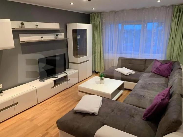 Apartament cu 3 camere decomandat, mobilat în Zorilor