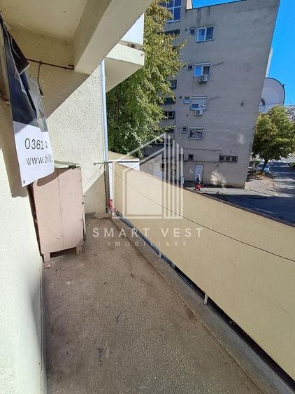 Apartament cu 3 camere semidecomandat în Micro 16