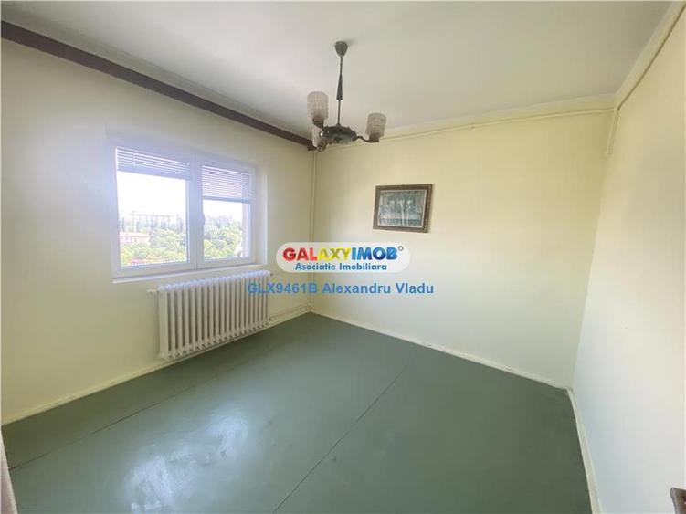 Apartament cu 3 camere decomandat în Drumul Taberei