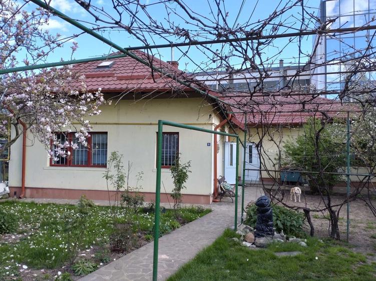 Casă cu 4 camere în Central