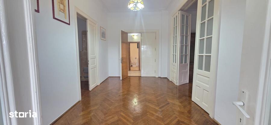 Casă cu 4 camere cu Teren 500 Mp în Far