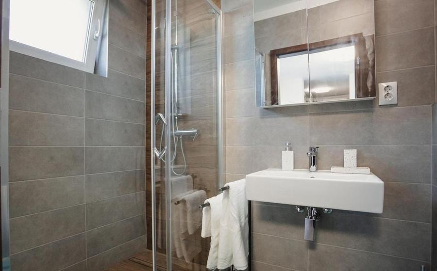 Apartament cu 3 camere semidecomandat, mobilat în Gheorgheni