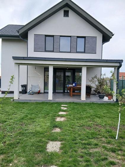 Casă cu 4 camere cu Teren 700 Mp în Giarmata