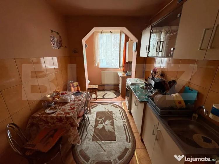 Apartament cu 2 camere semidecomandat, mobilat în Micro 4