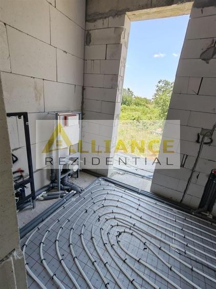 Casă individuală cu 5 camere cu Canalizare în Central