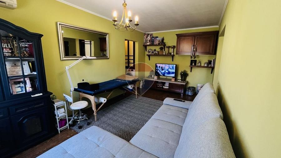 Apartament cu 3 camere decomandat, mobilat în Dragoș Vodă