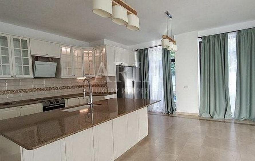 Casă individuală cu 6 camere cu Piscina în Pipera