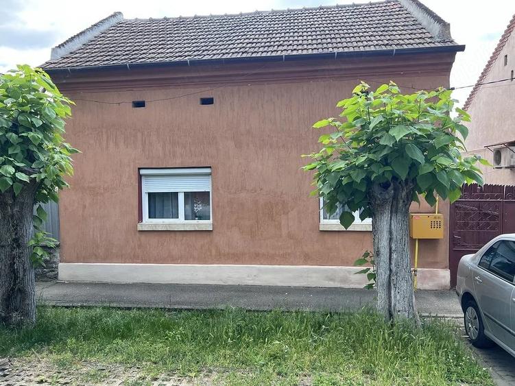 Casă cu 3 camere cu Teren 838 Mp în Fratelia