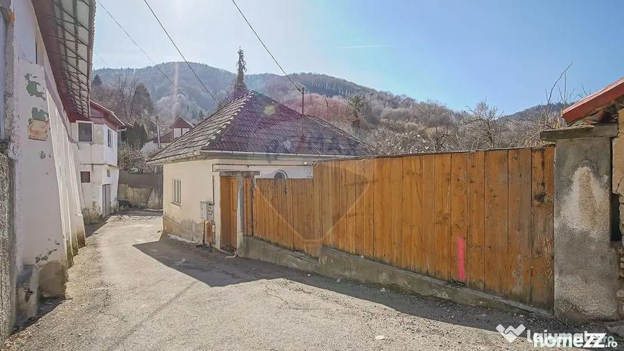 Casă cu 2 camere cu Teren 230 Mp în Centrul Istoric